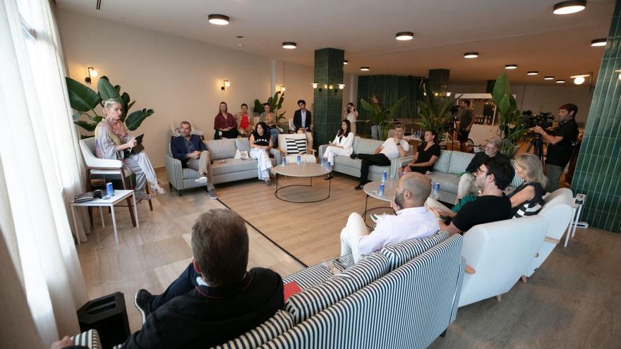 Los participantes en la mesa redonda celebrada en un hotel de Platja d’en Bossa.