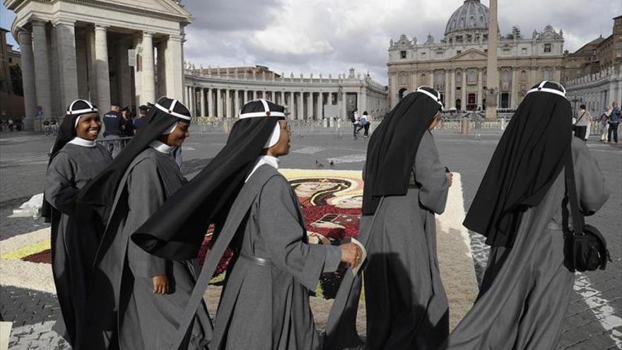 El Vaticano pierde vecinos