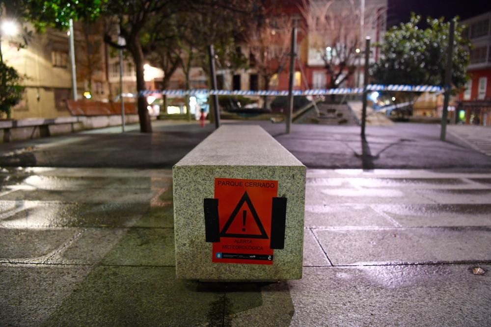 El temporal en A Coruña obliga a cerrar parques y