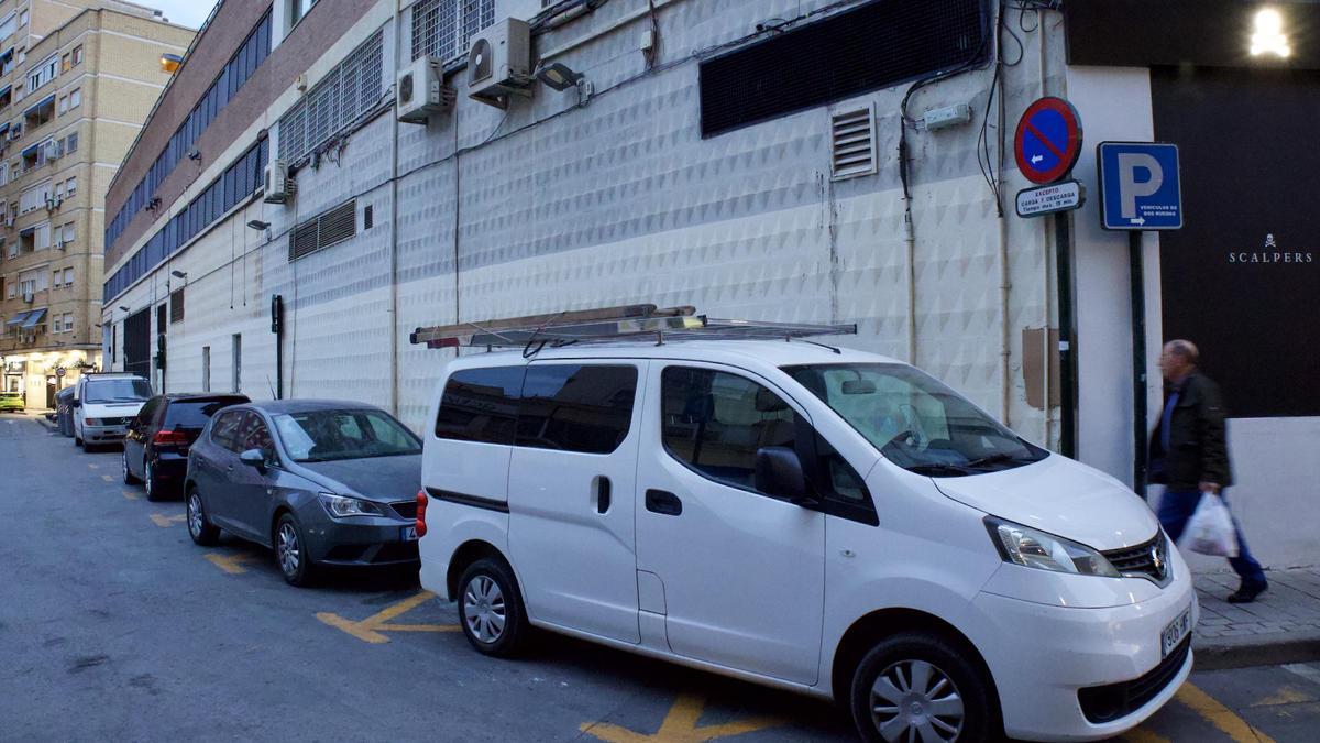 Uno de los puntos negros de las invasiones de la carga y descarga es la calle Dr. Marañón.