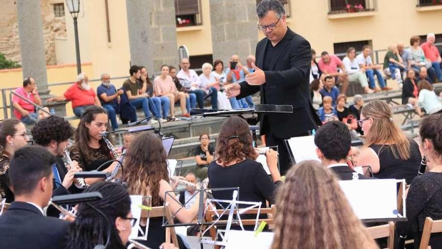 La música de Espinho inunda el casco antiguo de la capital