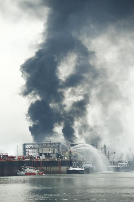 Varias personas resultaron hoy heridas tras dos explosiones en sendas plantas químicas del gigante alemán BASF en ese país.