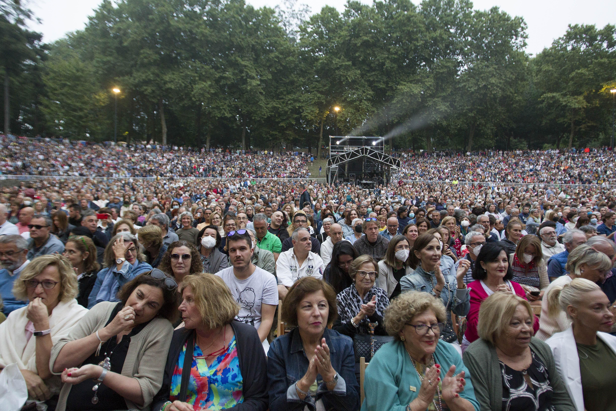 Así ha sido el primer concierto de la temporada en Castrelos: Serrat hace vibrar a Vigo