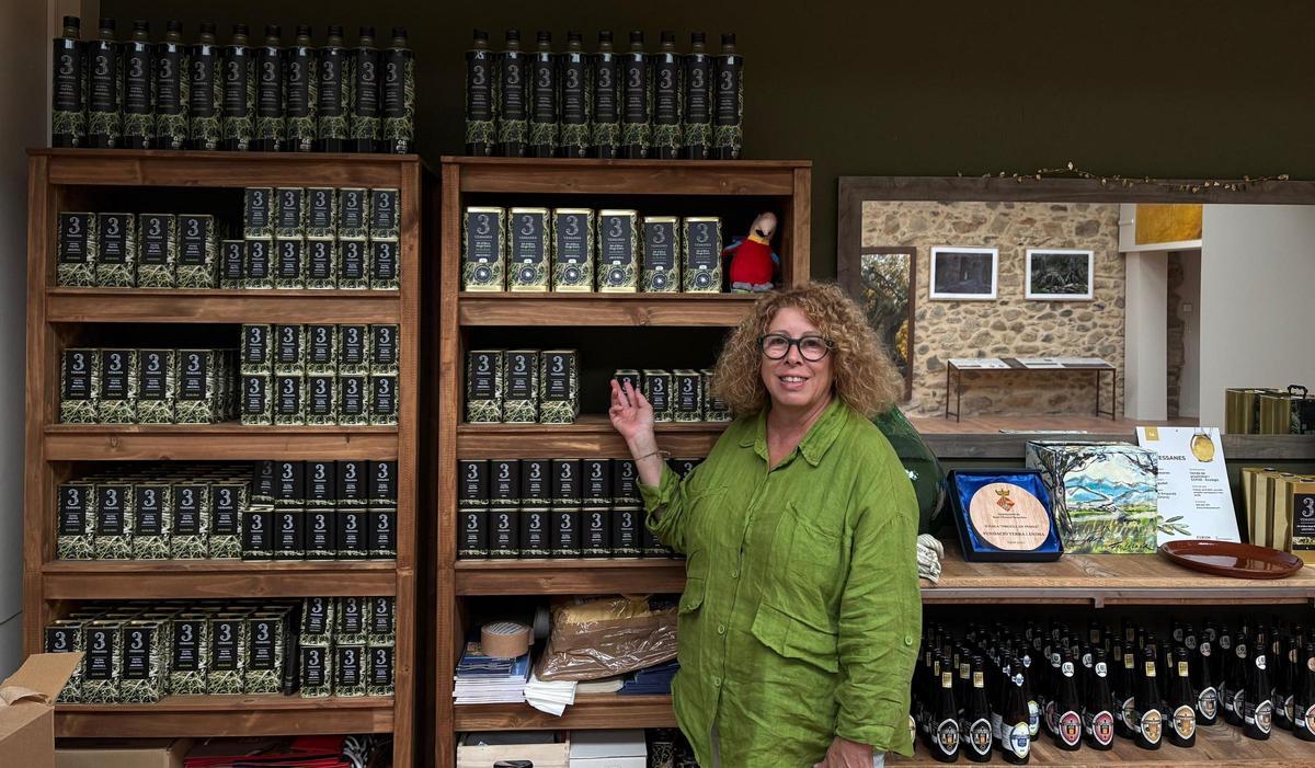 La directora de l'Espai Argudell, Helena Ullastres, al nou equipament a Sant Climent Sescebes.