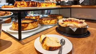 El restaurante con “la tarta de queso más codiciada de España”: "Es una locura y el ambiente para no salir de allí"