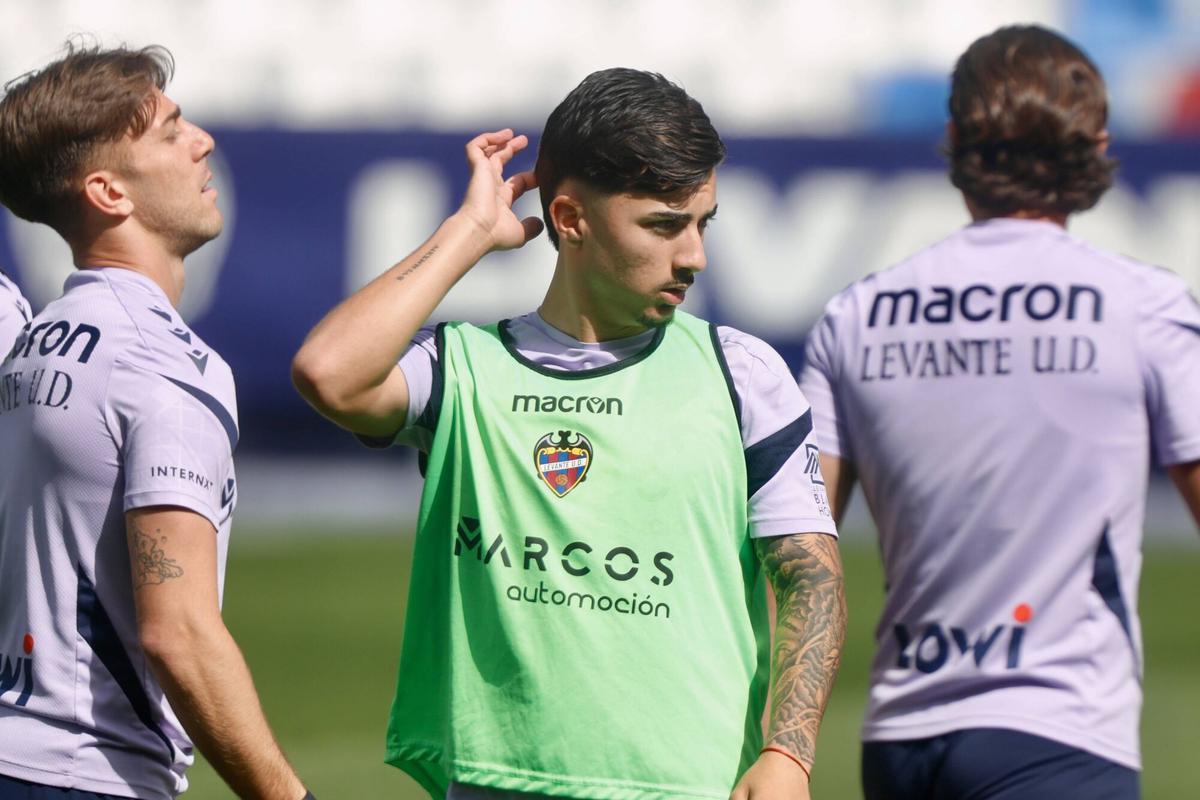 Entrenamiento a puertas abiertas del Levante UD en el Ciutat de ...