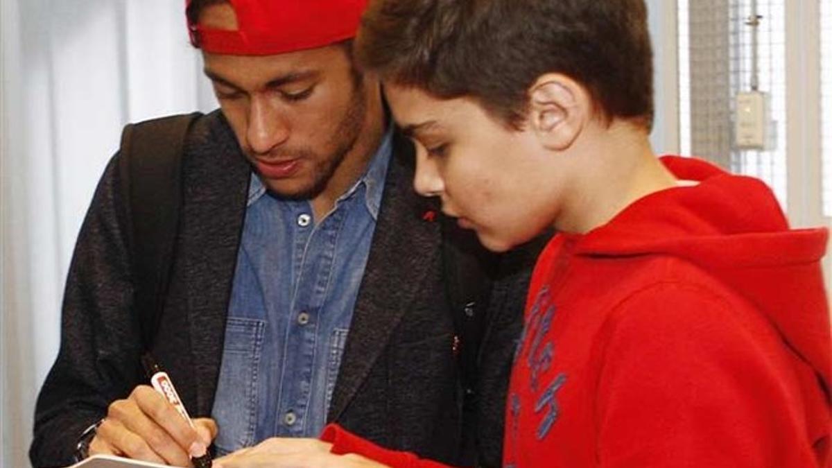 Neymar, en una de sus llegadas a Barcelona.