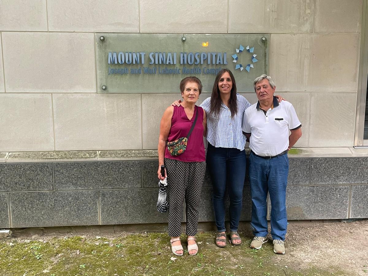 Con sus padres, en el Mount Sinai