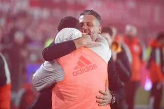 Martín Demichelis se despide como técnico de River Plate entre lágrimas y con un agónico triunfo,