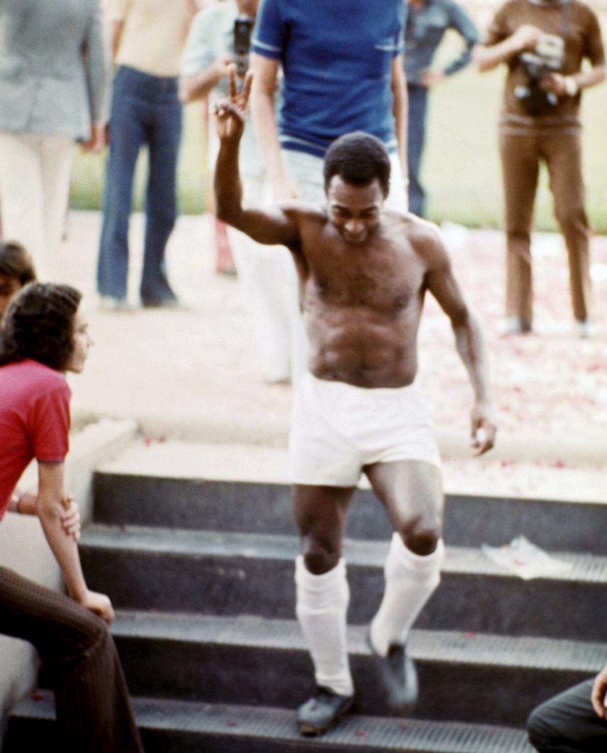 El último partido de Pelé con el Santos (1975)