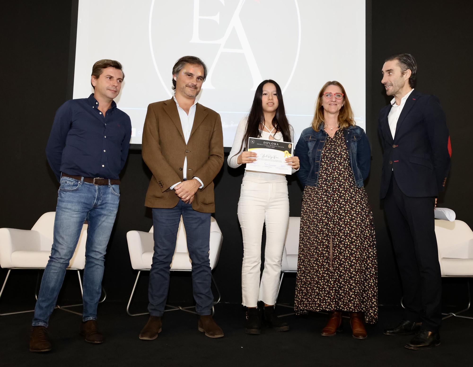 Entrega de diplomas de finde curso a los alumnos de la Escuela Taurina de Alicante