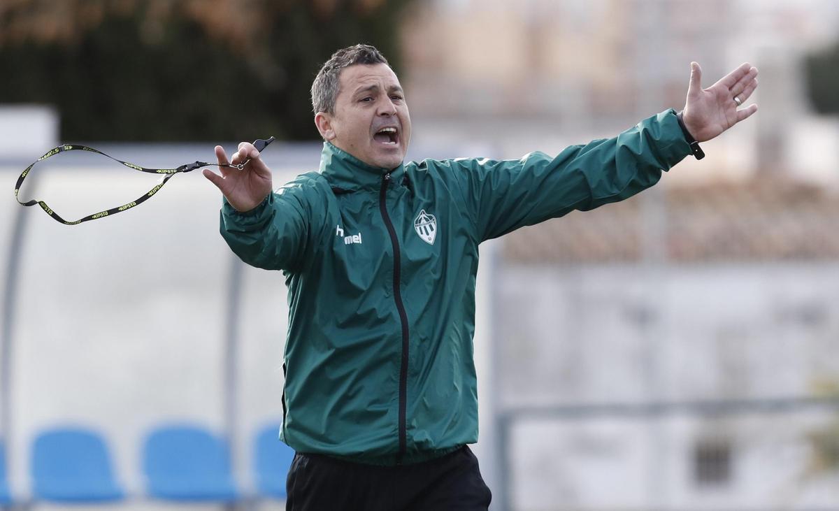 Sergi Escobar, en un entrenamiento del CD Castellón en 2018, en el Sindical.