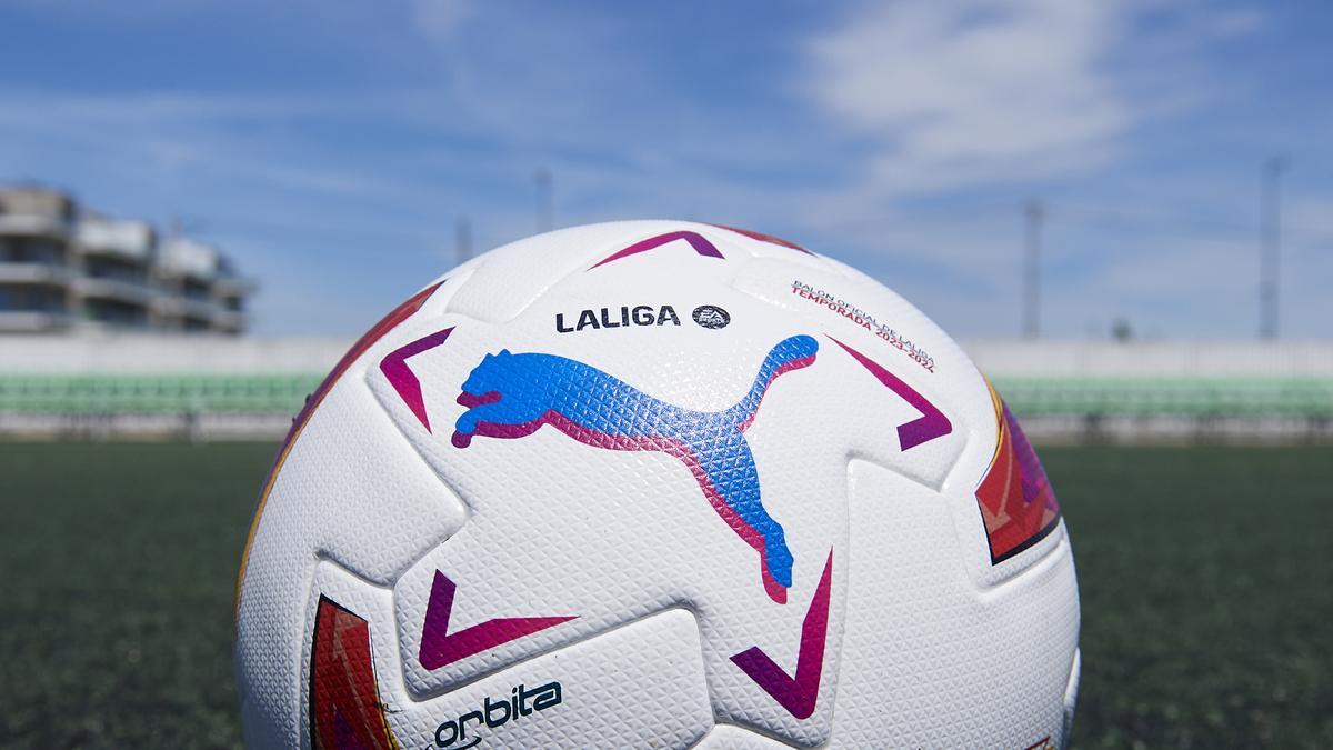PUMA y Liga F presentan el balón oficial ÓRBITA para la temporada 23/24