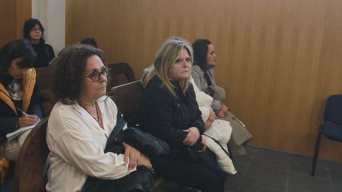 Belén Vázquez, madre de Nerea Añel, en el centro de la foto.