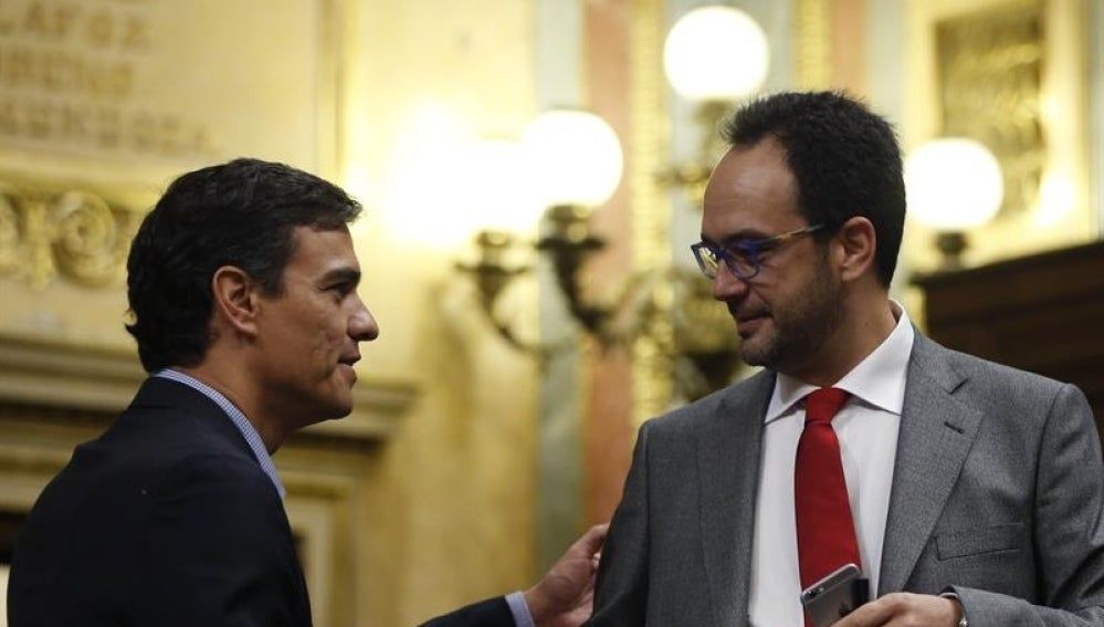 Pedro Sánchez y Antonio Hernando.