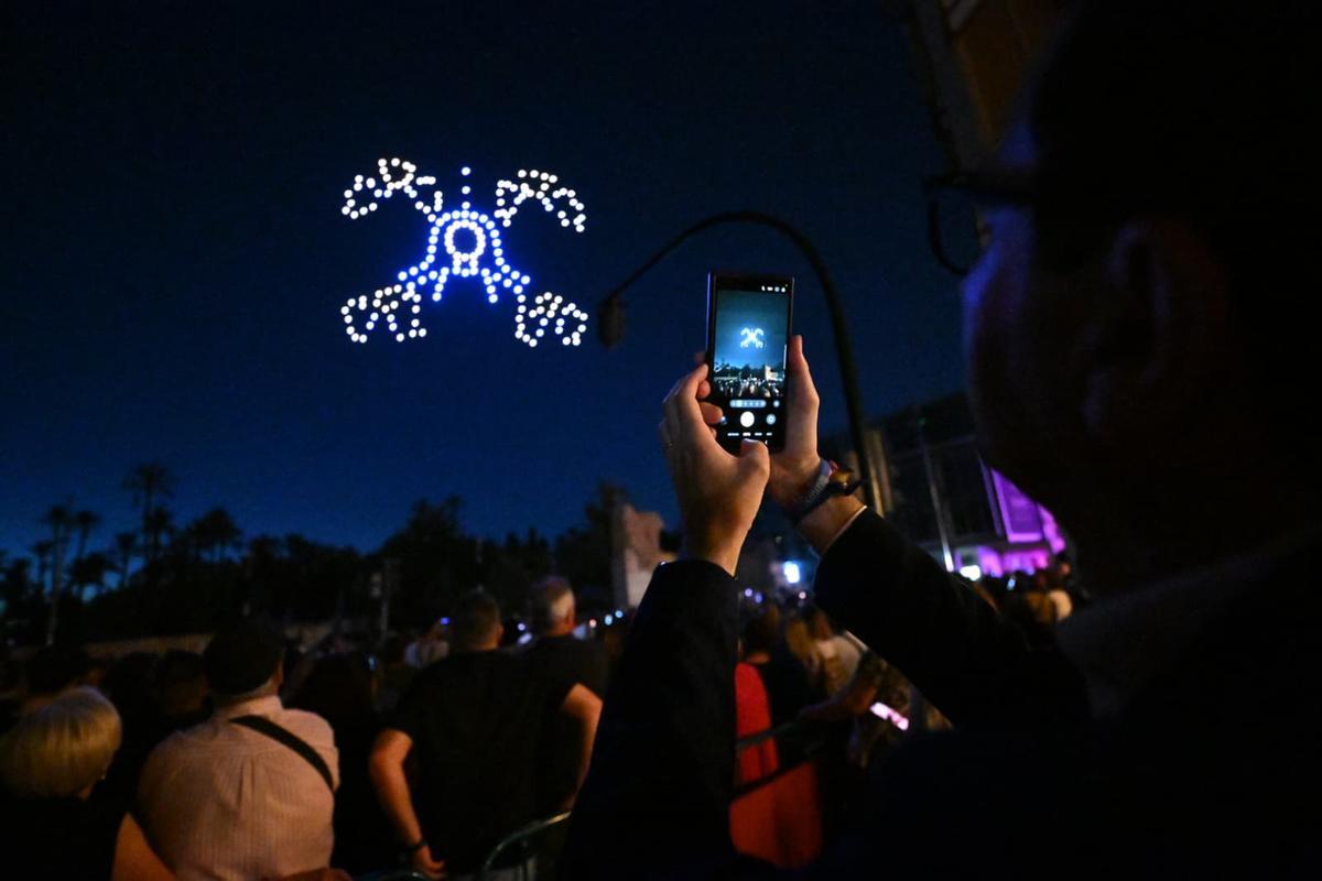 180 drones iluminan el cielo en honor al 25 aniversario Misteri d'Elx como Patrimonio de la Humanidad 180 drones iluminan el cielo en honor al 25 aniversario Misteri d'Elx como Patrimonio de la Humanidad