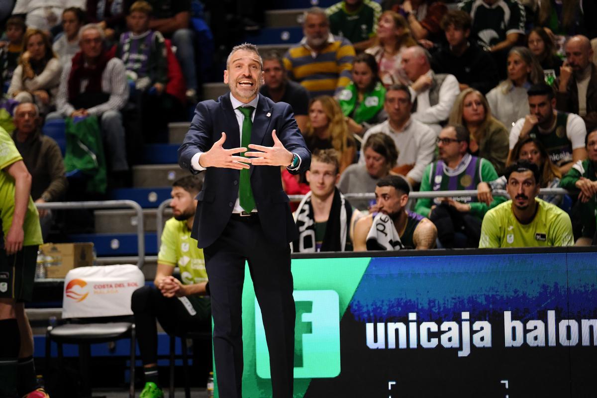 Ibon Navarro confía en que poco a poco la grada sepa reconocer el esfuerzo por configurar un "nuevo equipo".