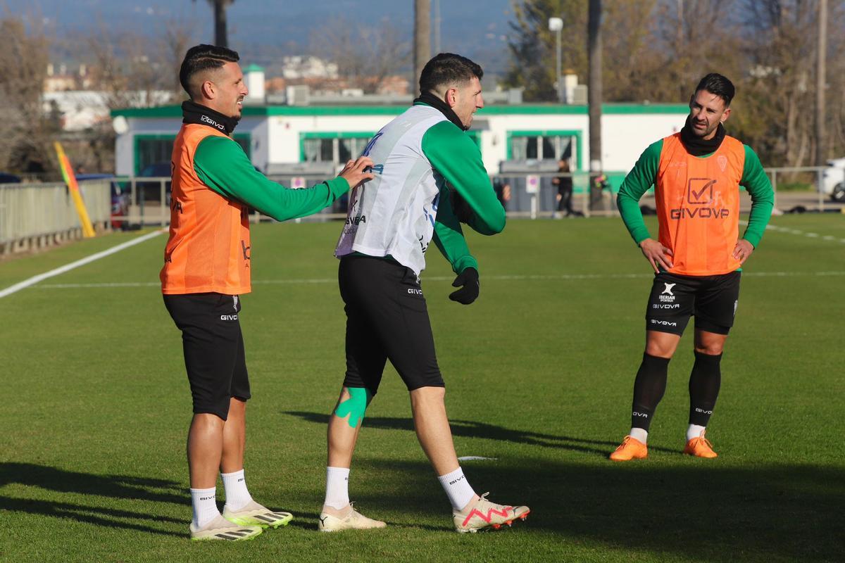 Iván Rodríguez, Alberto Toril y Kike Márquez, en la sesión en la Ciudad Deportiva.