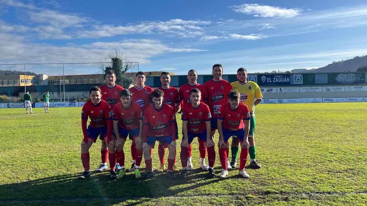 Jugadores del Salas antes del partido.