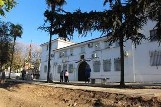 El Pleno del Ayuntamiento de Cabra incorpora al Profea 2026 la mejora de los accesos al cuartel de la Guardia Civil