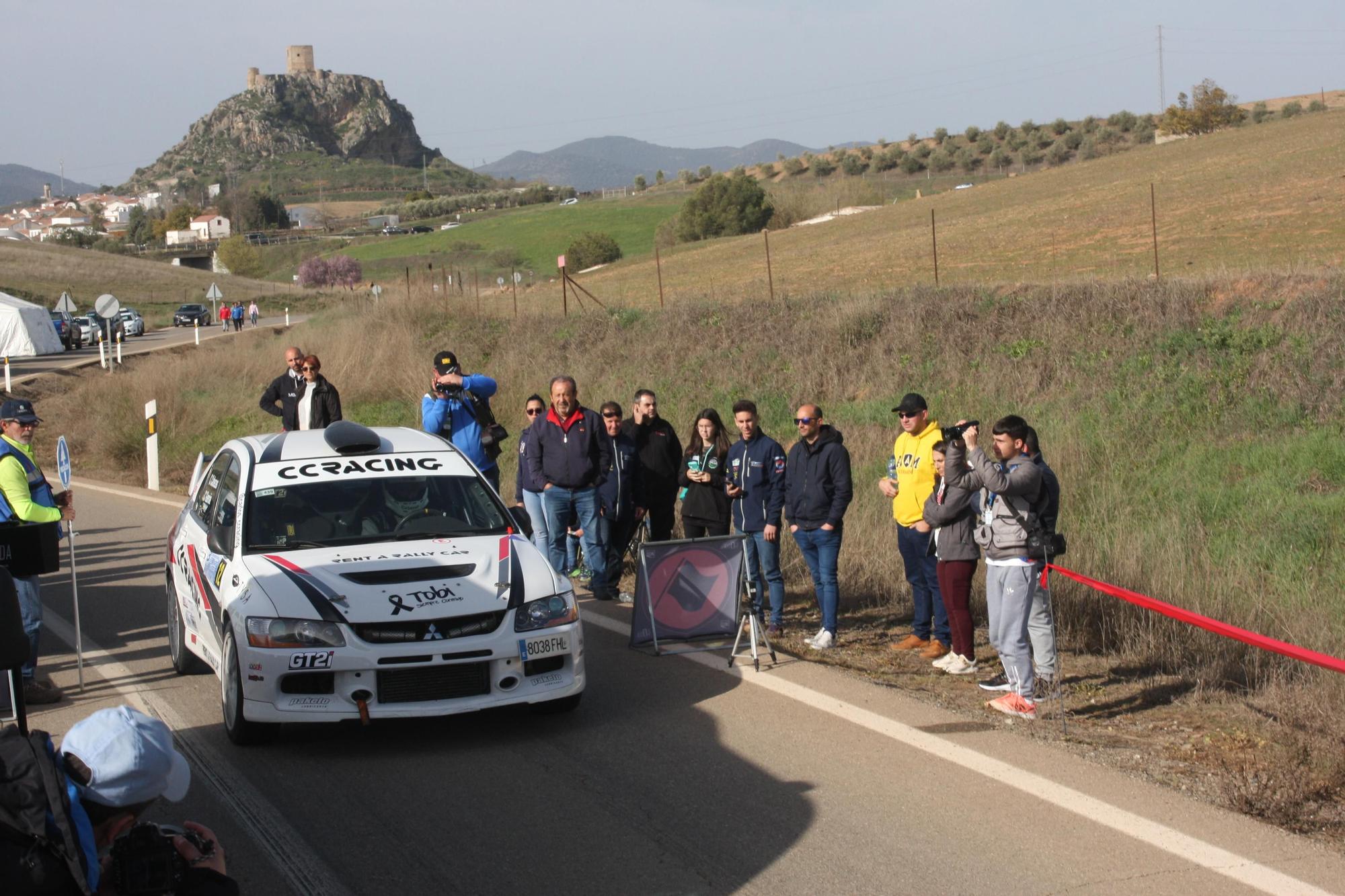 Cabezas, en un tramo con público de la prueba automovilística.