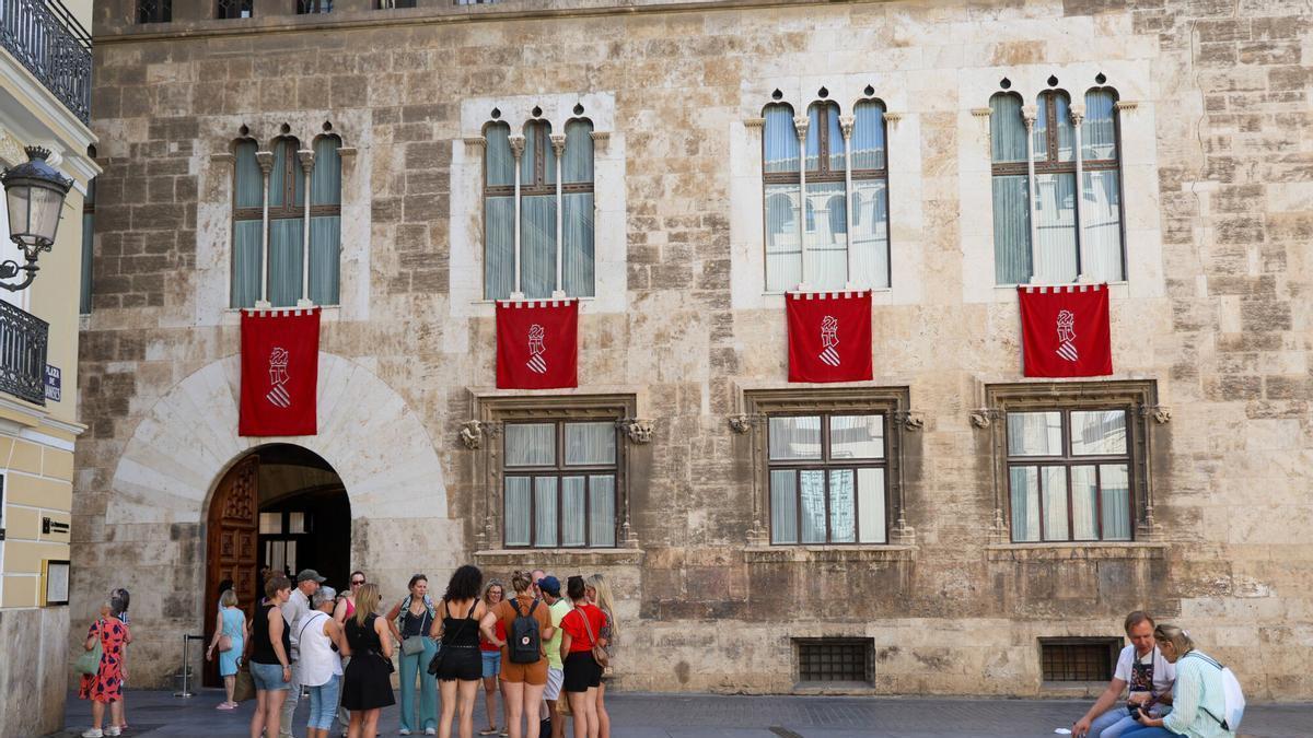 Valencia VLC Celebración del 9 d'octubre día de la Comunitat Valenciana en el Palau de la Generalitat dia de Puertas abiertas. ACTOS 9 D'OCTUBRE . JORNADA DE PUERTASA ABIERTAS DE LOS EDIFICIOS PÚBLICOS