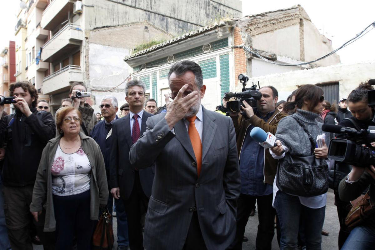 2010. Alfonso Grau asiste al derribo de una vivienda y a las cargas policiales. F. Montenegro
