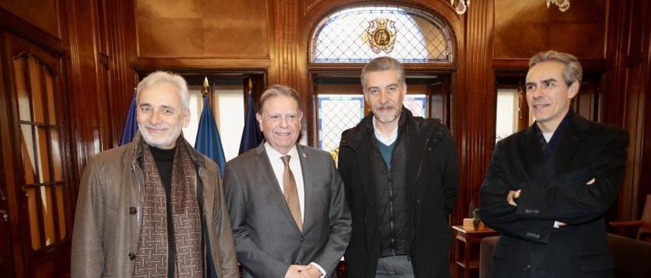 Jesús Martínez, Alfredo Canteli, Martín Peláez y Armando Martínez, tras la reunión en el Consistorio del miércoles. | Irma Collín