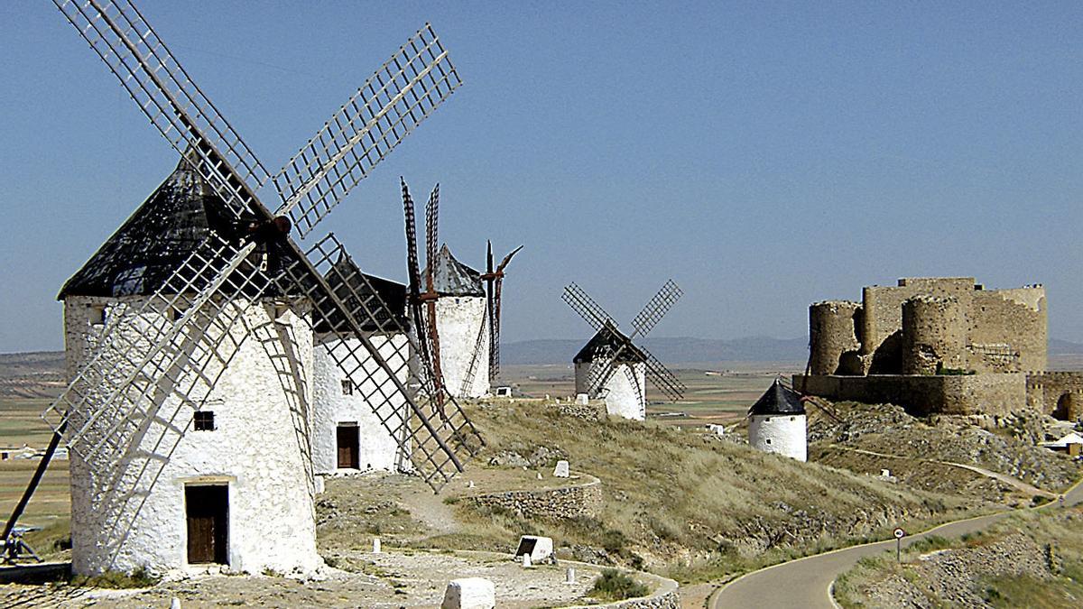 Una de las imágenes más típicas de Consuegra son sus molinos de viento