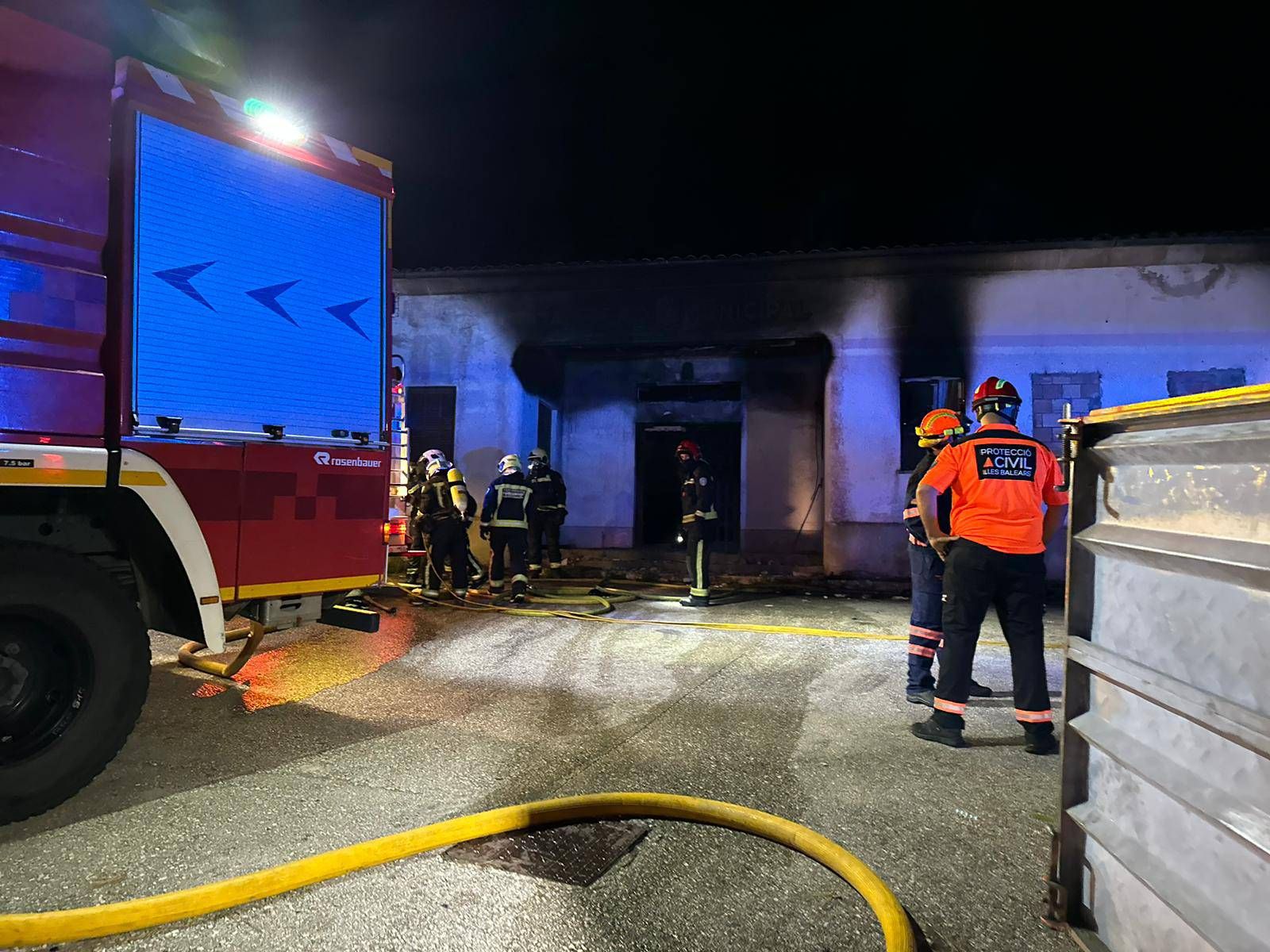 Un incendio destruye el antiguo matadero de Muro