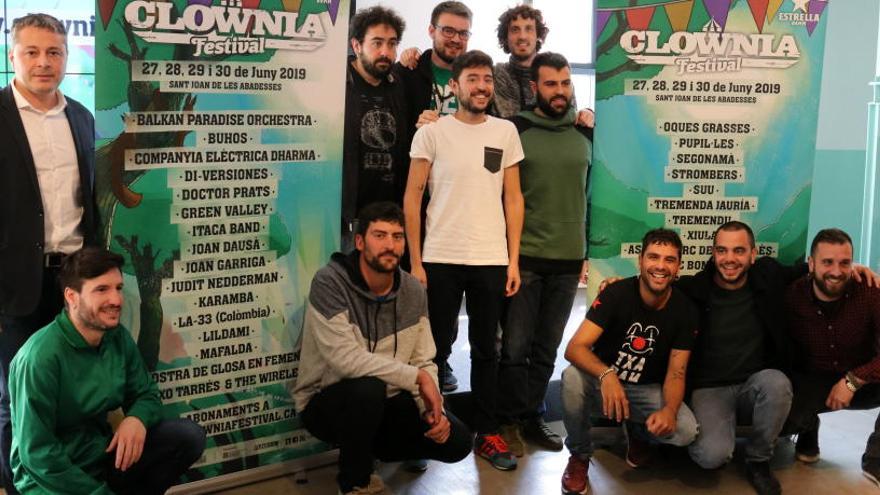 Foto de família dels organitzadors del festival Clownia