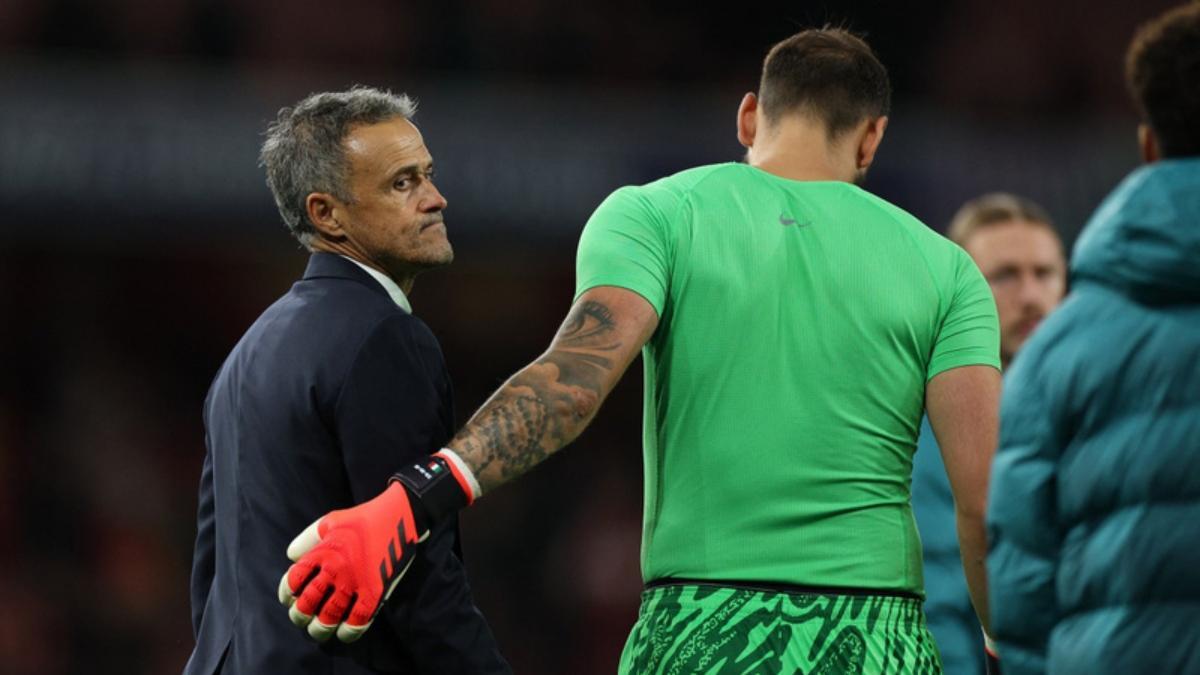 Luis Enrique, junto a Gianluigi Donnarumma