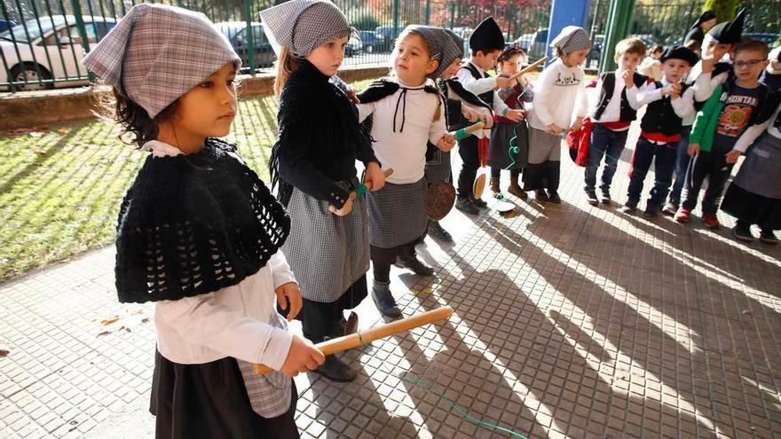 Amagüestu con juegos tradicionales en el Enrique Alonso