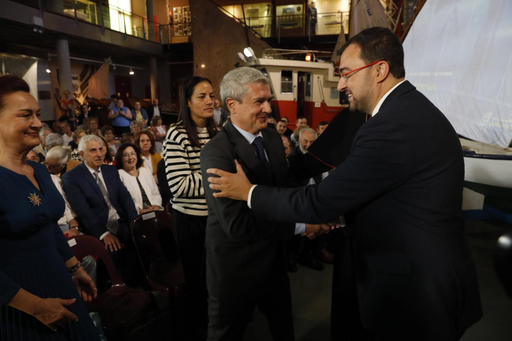 El cardenal Ángel  Fernández Artime recibe el título de Hijo Predilecto de Asturias en Luanco (Gozón)