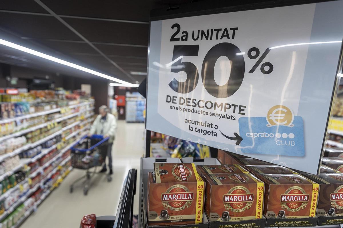 Barcelona 14/03/2023 . Economía Cesta de la compra carro de la compra inflación precios y consumo cesta básica En la foto, supermercado Caprabo en el barrio de Gràcia Fotografía de Ferran Nadeu