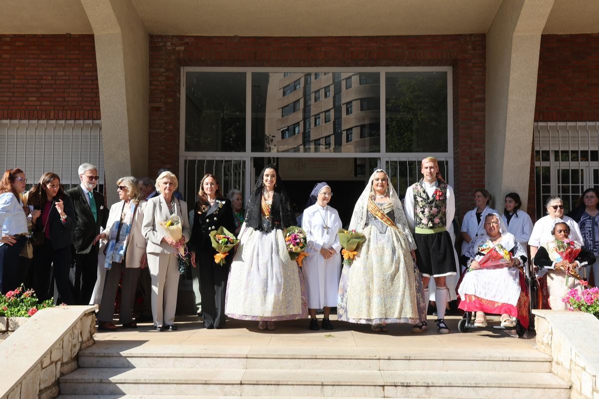 Ofrenda fallera en el Cottolengo del Padre Alegre