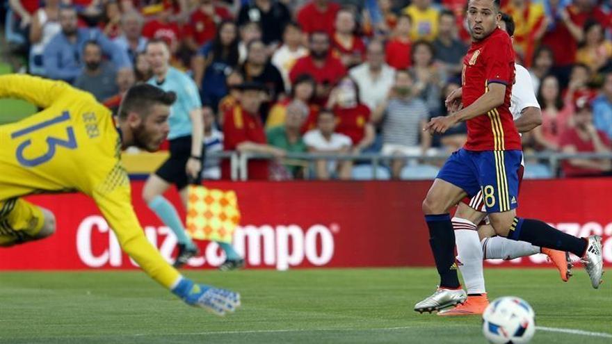 España decepciona camino del gran reto en Francia (0-1)