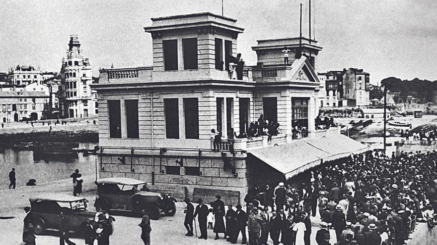 Antiguo edificio del Real Club Náutico de A Coruña.   | // LA OPINIÓN