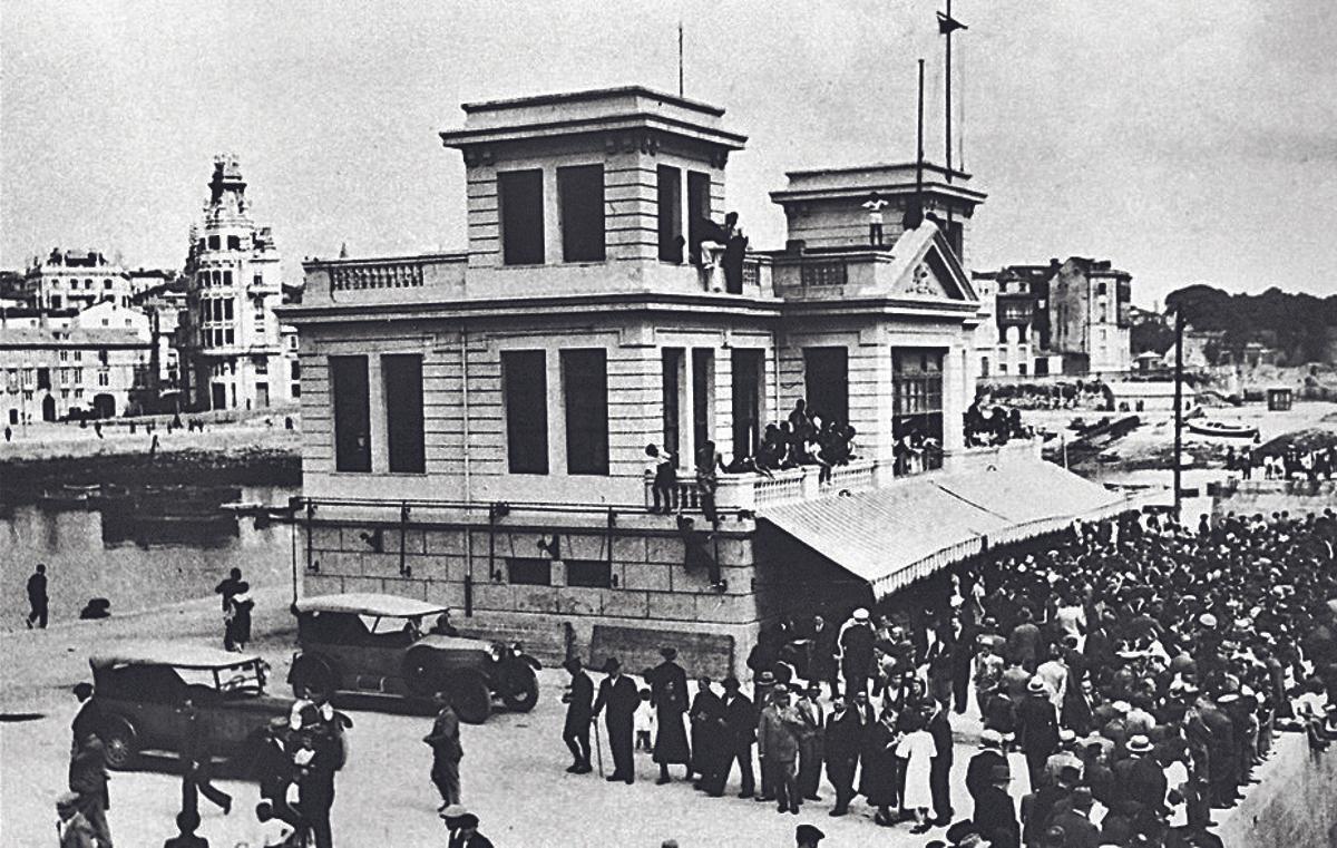 Antiguo edificio del Real Club Náutico de A Coruña.   | // LA OPINIÓN