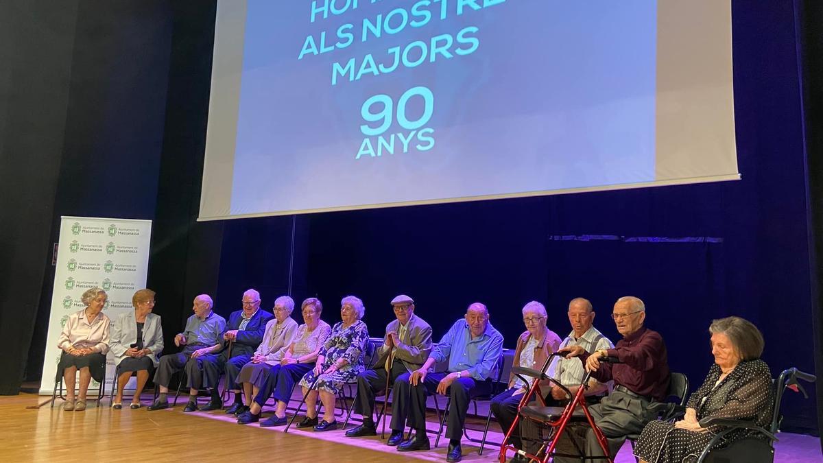 Homenaje a los mayores de 90 años en Massanassa.