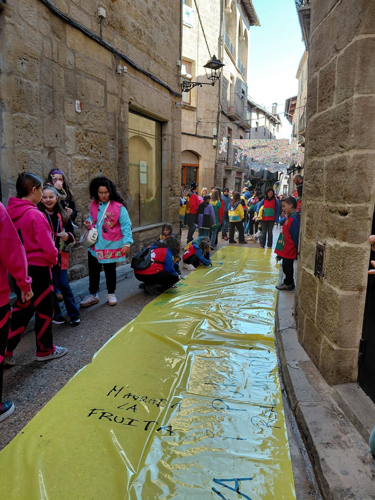 Solsona ja llueix de Carnaval amb les Enramades dels carrers