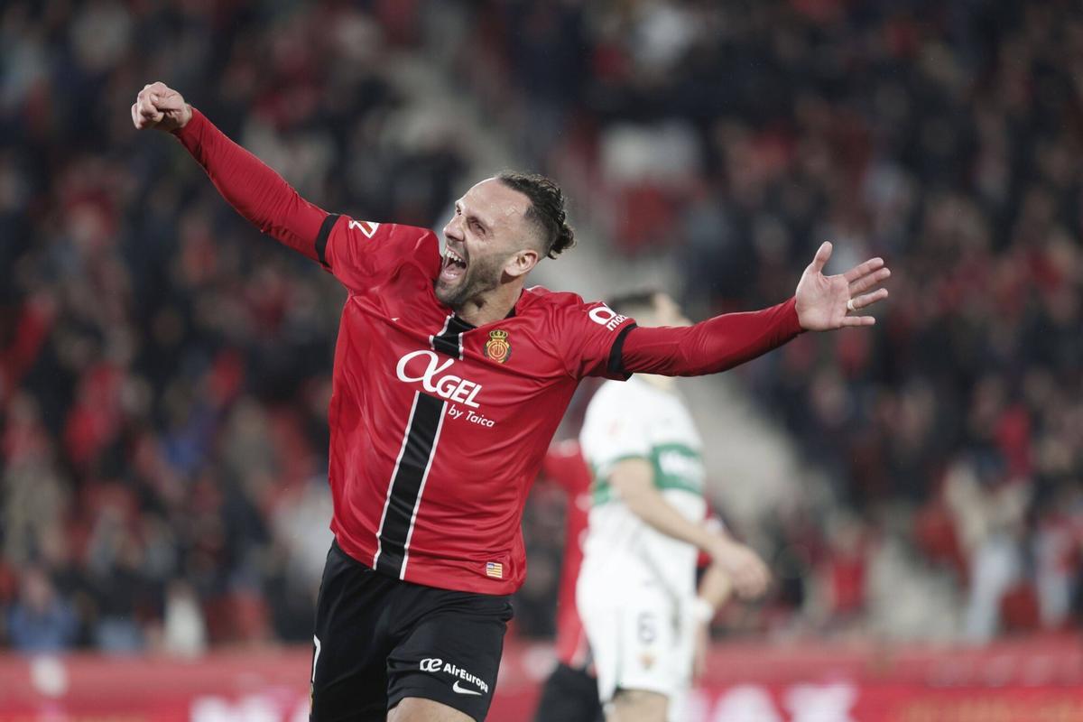 El Mallorca ha vencido al Elche (3-1) en el último partido de 2025 en Son Moix