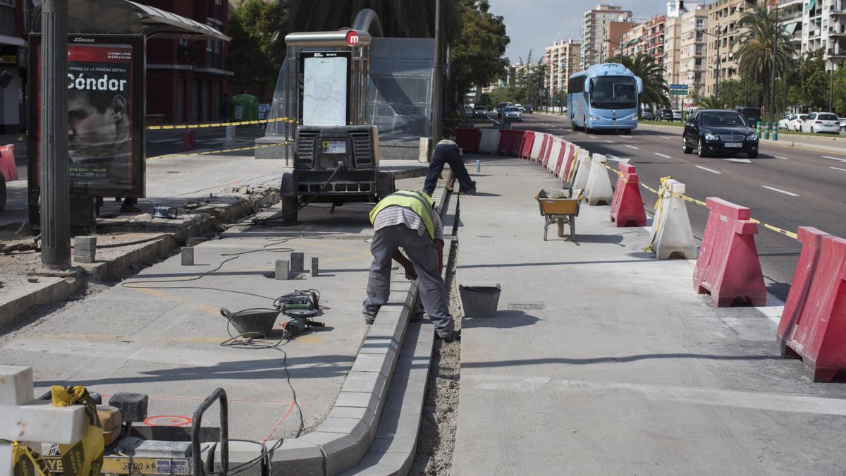 Ampliación del carril bici de la Avenida del Cid.