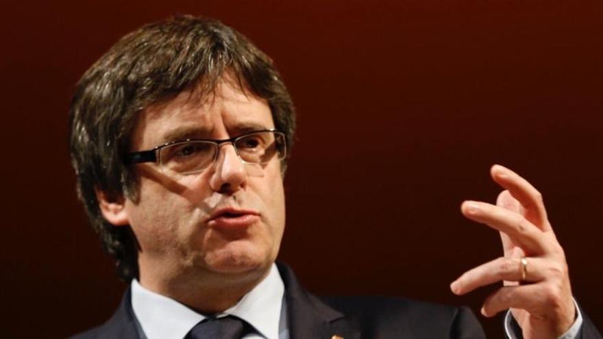 Puigdemont promete una Cataluña &quot;libre&quot; en 2017