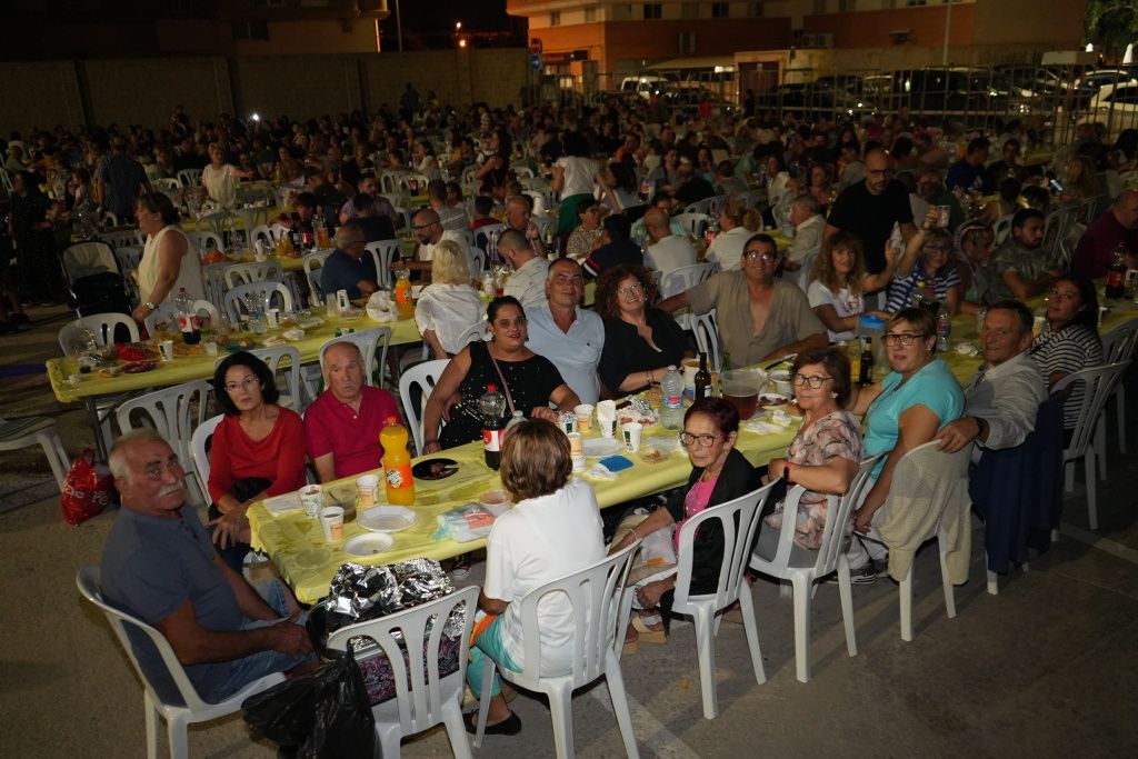 Búscate en las cenas populares en barrios Vila-real de este sábado