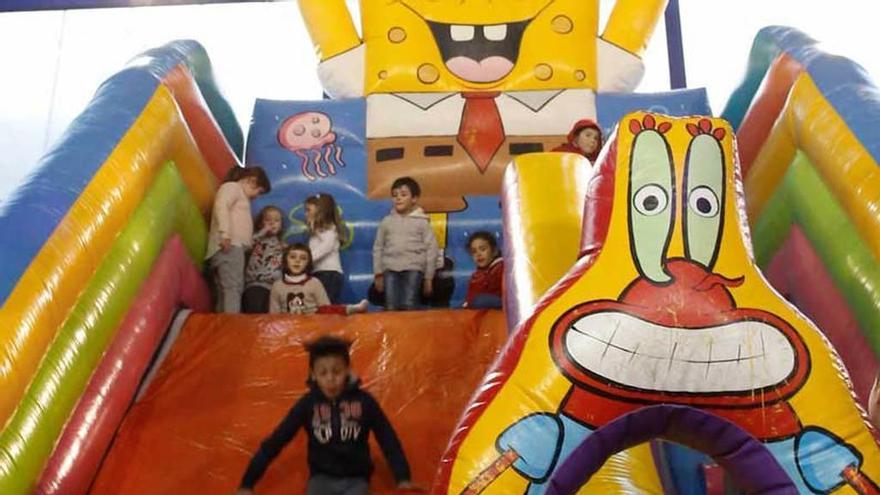 Niños jugando en una anterior edición de &quot;Pequelandia&quot;.