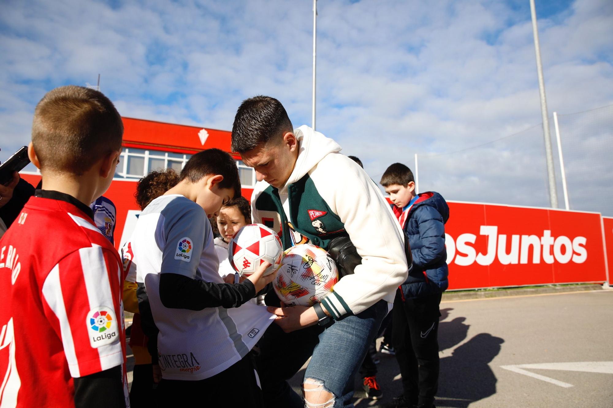 En imágenes: Así fue el encuentro entre aficionados y jugadores del Sporting