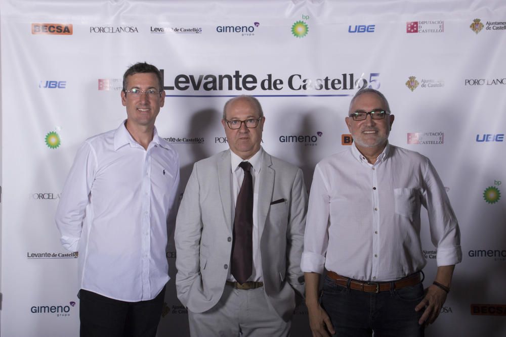 Alejandro Martí y Joaquín Luque, de DIGILS, con el comercial de Levante de Castelló, Julio Domingo.