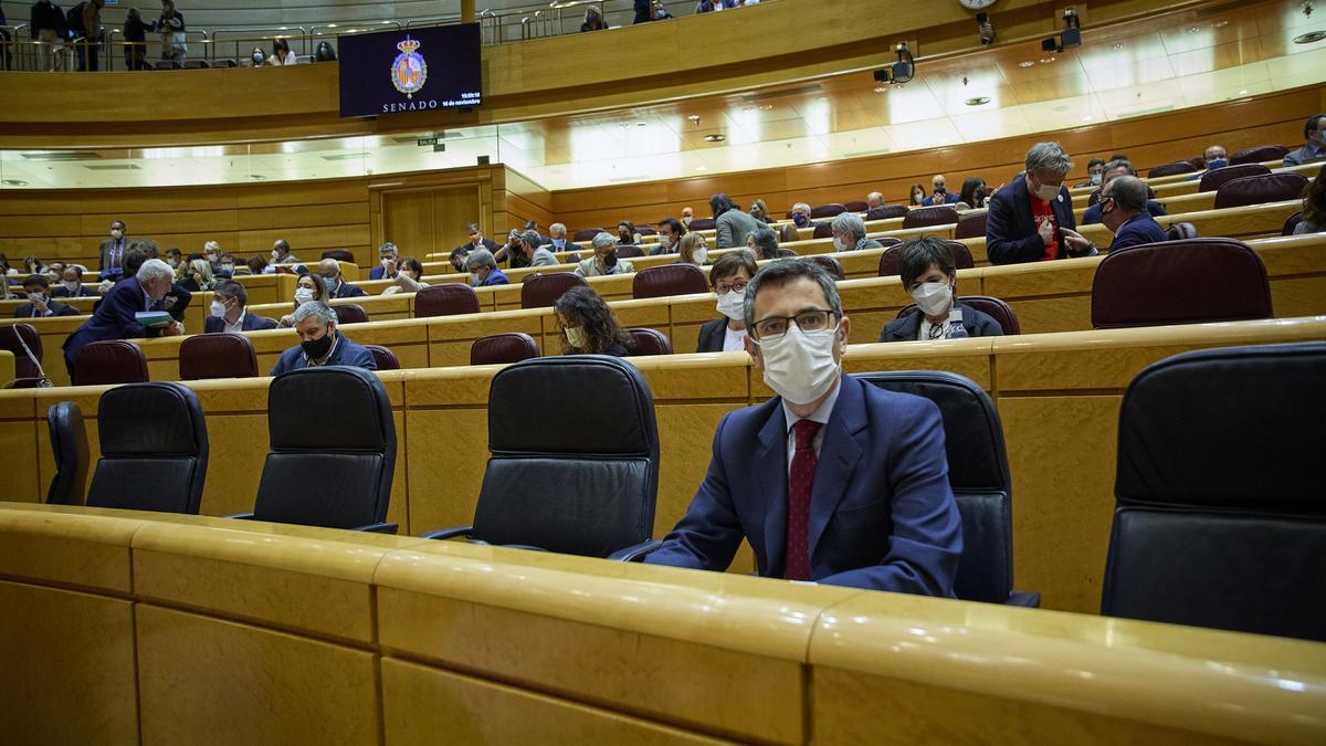 El ministro de la Presidencia, Relaciones con las Cortes y Memoria Democrática, Félix Bolaños, durante una sesión de control al Gobierno en el Senado, a 16 de noviembre de 2021, en Madrid (España). Los grupos parlamentarios cuestionan al Gobierno en este