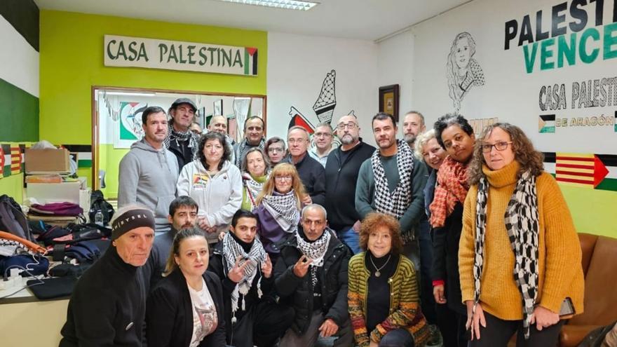 Rueda de prensa ofrecida ayer en la Casa Palestina de Aragón con representantes de ZeC, IU, CHA y Podemos.  | E. PRESS